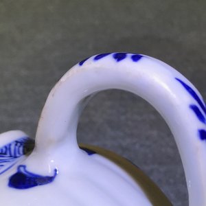 Trois théières couvertes en porcelaine de Chine bleu et blanc, Kangxi — photo 32