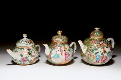 Trois théières en porcelaine de Chine Canton, 19ème