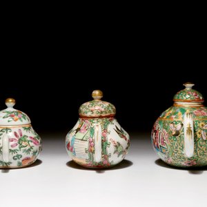 Trois théières en porcelaine de Chine Canton, 19ème — photo 5