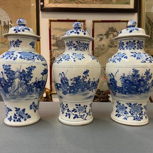 Trois vases couverts en porcelaine de Chine en bleu et blanc, marque de Kangxi, 19ème — photo 13