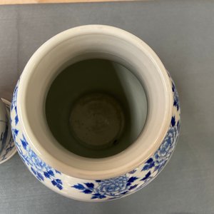 Trois vases couverts en porcelaine de Chine en bleu et blanc, marque de Kangxi, 19ème — photo 19