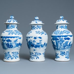Trois vases couverts en porcelaine de Chine en bleu et blanc, marque de Kangxi, 19ème — photo 2