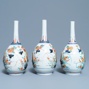 Trois vases de forme bouteille en porcelaine Imari de Japon, Edo, 17/18ème — photo 4