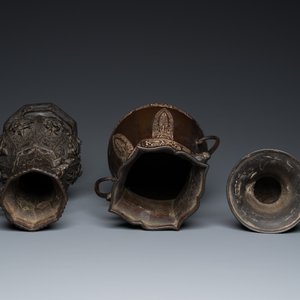 Trois vases en bronze, Chine, 17ème et postérieur — photo 6
