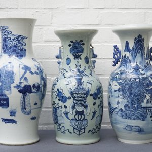Trois vases en porcelaine de Chine bleu et blanc, 19ème — photo 7