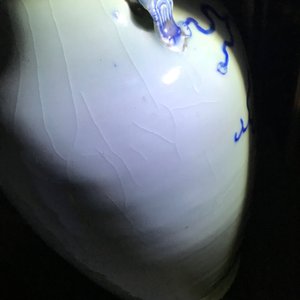 Trois vases en porcelaine de Chine bleu et blanc sur fond céladon, 19ème — photo 18
