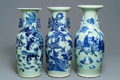 Trois vases en porcelaine de Chine bleu et blanc sur fond céladon, 19ème