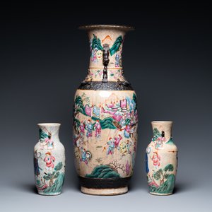 Trois vases en porcelaine de Chine dite 'de Nankin' famille rose, 19ème — photo 2