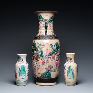 Trois vases en porcelaine de Chine dite 'de Nankin' famille rose, 19ème — photo 4