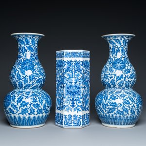 Trois vases en porcelaine de Chine en bleu et blanc, 19ème — photo 3