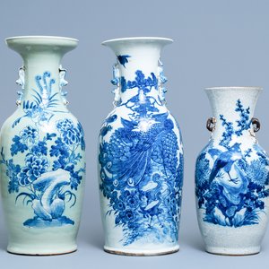 Trois vases en porcelaine de Chine en bleu et blanc, 19ème — photo 1