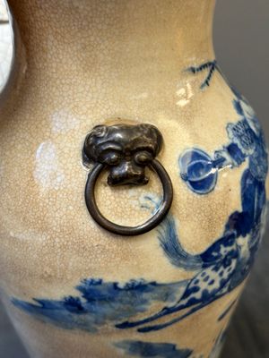 Trois vases en porcelaine de Chine en bleu et blanc dit 'de Nankin' à émail craquelé, marque de Chenghua, 19ème — photo 4