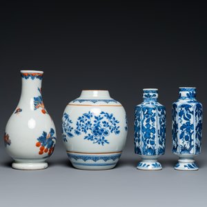 Trois vases en porcelaine de Chine en bleu et blanc et un de style Imari, Kangxi — photo 5