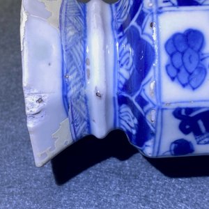 Trois vases en porcelaine de Chine en bleu et blanc, Kangxi — photo 23