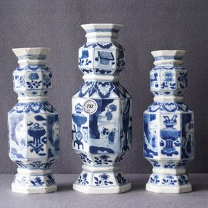 Trois vases en porcelaine de Chine en bleu et blanc, Kangxi — photo 28