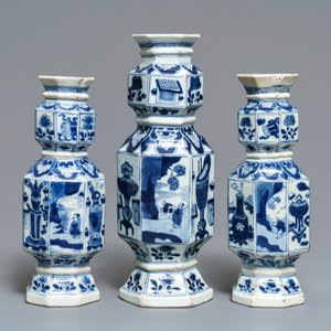 Trois vases en porcelaine de Chine en bleu et blanc, Kangxi — photo 4