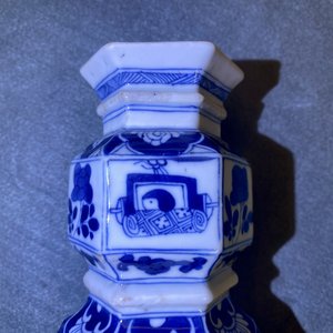Trois vases en porcelaine de Chine en bleu et blanc, Kangxi — photo 7