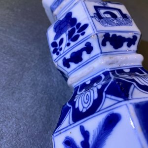 Trois vases en porcelaine de Chine en bleu et blanc, Kangxi — photo 8