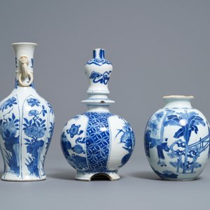 Trois vases en porcelaine de Chine en bleu et blanc, Kangxi — photo 4