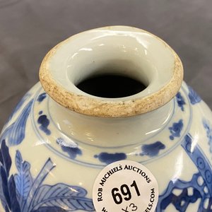 Trois vases en porcelaine de Chine en bleu et blanc, Kangxi — photo 7