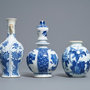 Trois vases en porcelaine de Chine en bleu et blanc, Kangxi — photo 2
