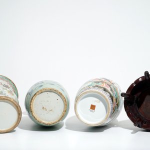 Trois vases en porcelaine de Chine et un socle incrusté au panneau en marbre, 19/20ème — photo 6