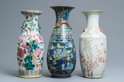 Trois vases en porcelaine de Chine famille rose, 19/20ème