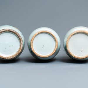 Trois vases en porcelaine de Chine famille rose, 19/20ème — photo 6
