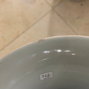 Trois vases en porcelaine de Chine famille rose, 19/20ème — photo 10