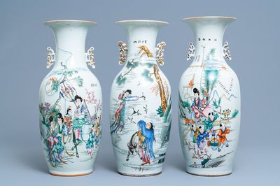 Trois vases en porcelaine de Chine famille rose, 19/20ème