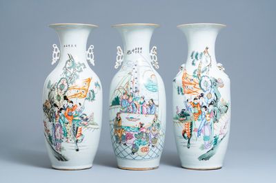 Trois vases en porcelaine de Chine famille rose, 19/20ème