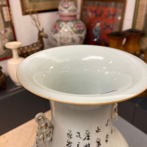 Trois vases en porcelaine de Chine famille rose, 19/20ème — photo 14