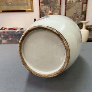 Trois vases en porcelaine de Chine famille rose, 19/20ème — photo 17