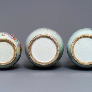 Trois vases en porcelaine de Chine famille rose, 19/20ème — photo 6