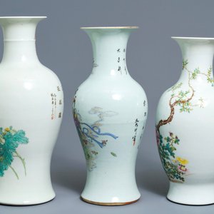 Trois vases en porcelaine de Chine famille rose, 19/20ème — photo 4