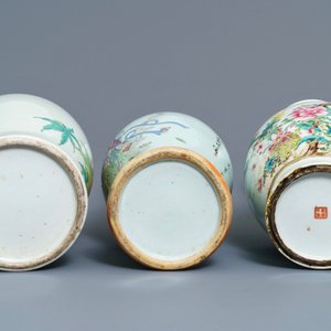 Trois vases en porcelaine de Chine famille rose, 19/20ème — photo 6