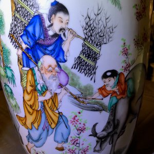Trois vases en porcelaine de Chine famille rose, 19/20ème — photo 13