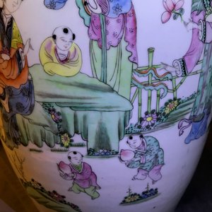 Trois vases en porcelaine de Chine famille rose, 19/20ème — photo 9