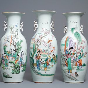 Trois vases en porcelaine de Chine famille rose, 19/20ème — photo 1