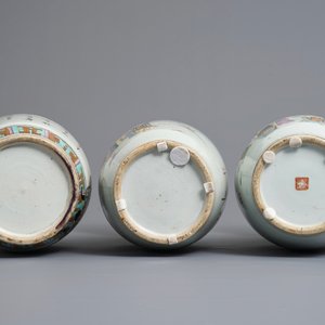 Trois vases en porcelaine de Chine famille rose, 19ème — photo 5