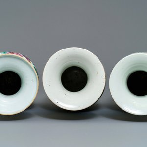 Trois vases en porcelaine de Chine famille rose, 19ème — photo 5