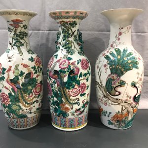 Trois vases en porcelaine de Chine famille rose, 19ème — photo 7