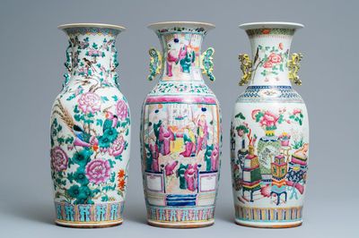 Trois vases en porcelaine de Chine famille rose, 19ème