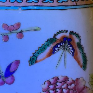 Trois vases en porcelaine de Chine famille rose, 19ème — photo 27