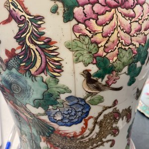 Trois vases en porcelaine de Chine famille rose, 19ème — photo 18