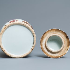 Trois vases en porcelaine de Chine famille rose, 19ème — photo 8