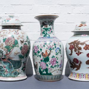 Trois vases en porcelaine de Chine famille rose, 19ème — photo 10