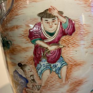 Trois vases en porcelaine de Chine famille rose, 19ème — photo 7