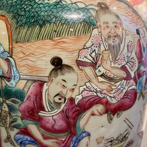 Trois vases en porcelaine de Chine famille rose, 19ème — photo 10