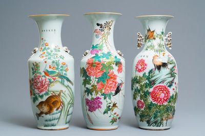 Trois vases en porcelaine de Chine famille rose à décor d'animaux parmi fleurs, 19/20ème